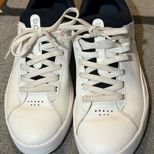 On Running Men's White and Navy Low-Top Leather Sneakers
